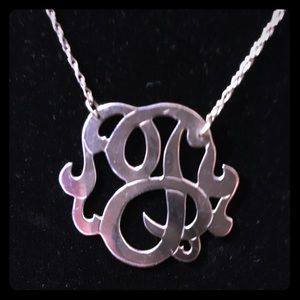 Jennifer Zeuner J sterling silver necklace, EUC 💖